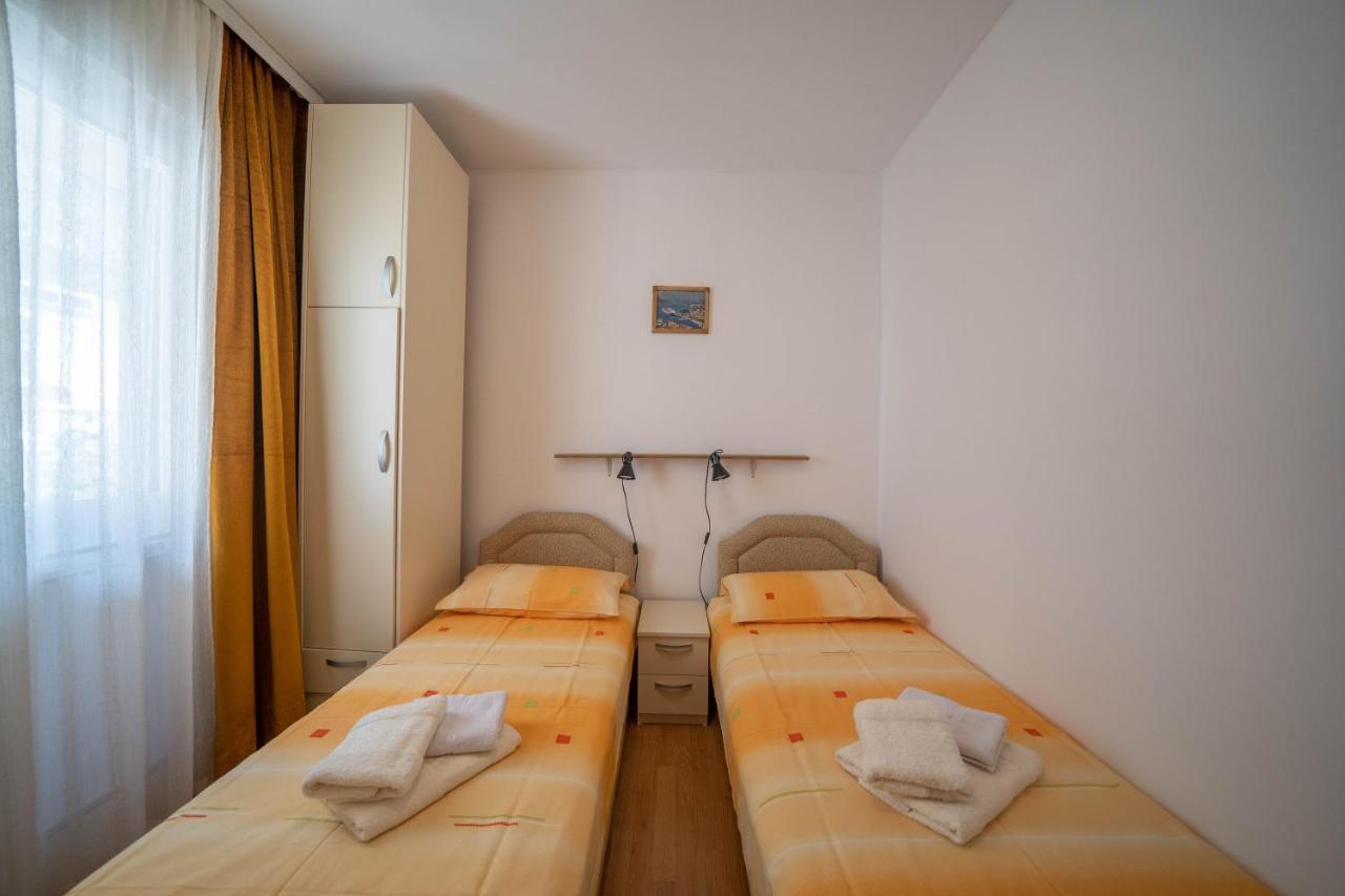 Seaside Serenity: 2-Bedroom Apartment With Boka Bay View Kotor Exterior photo