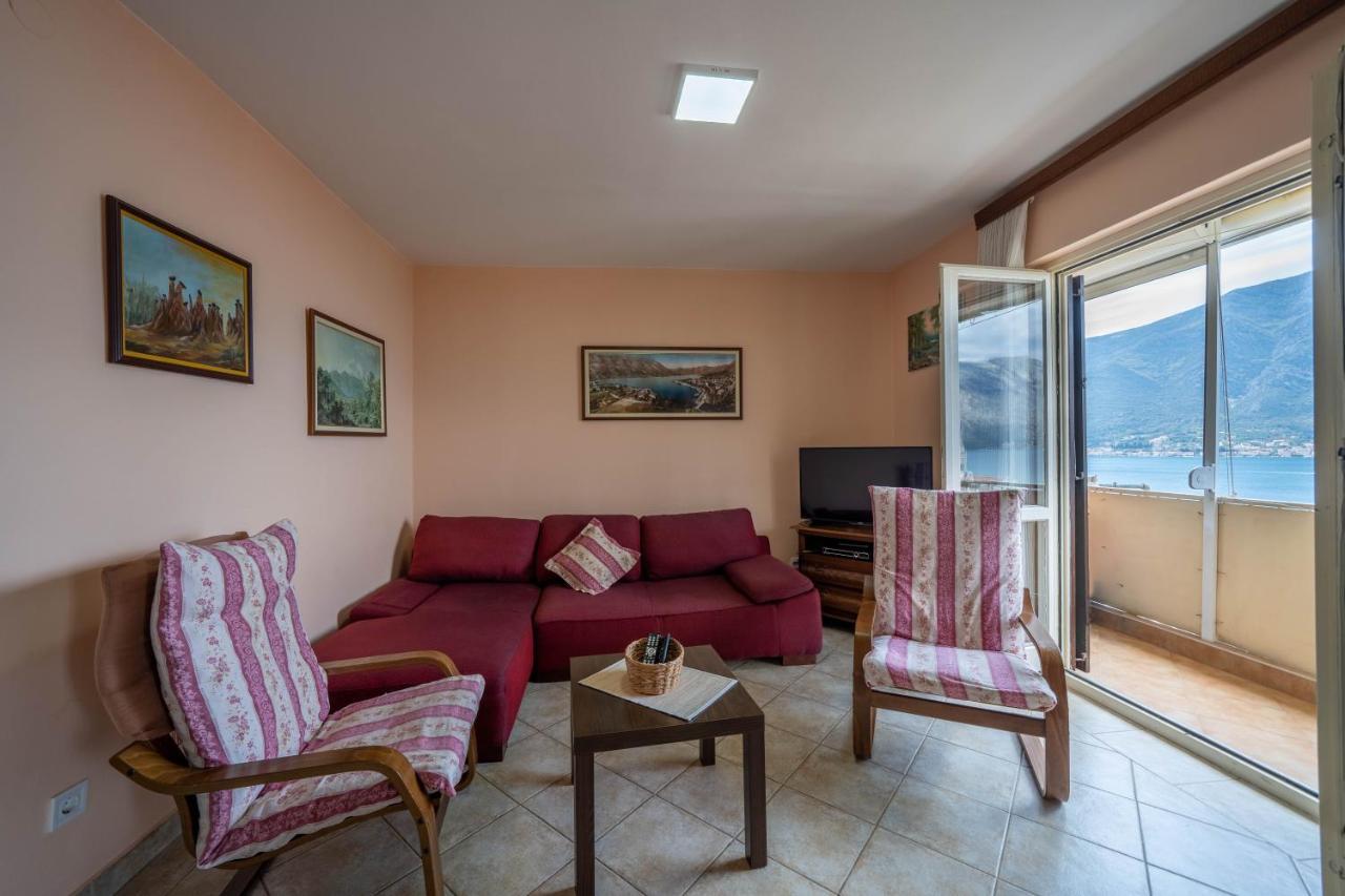 Seaside Serenity: 2-Bedroom Apartment With Boka Bay View Kotor Exterior photo